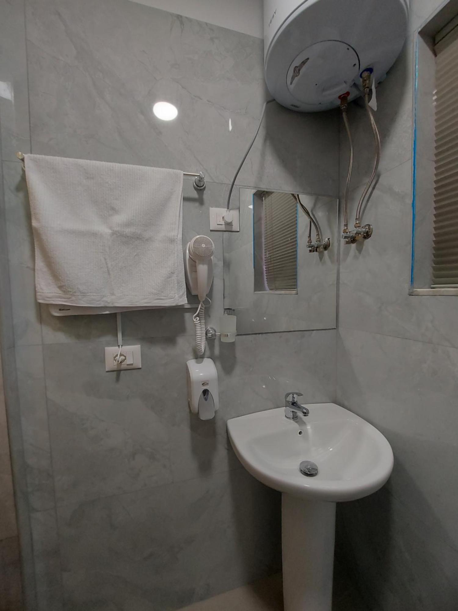 Center Cozy Nest Otel Tiran Dış mekan fotoğraf