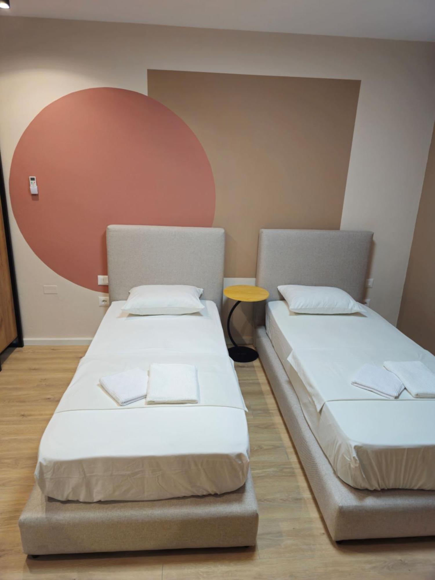 Center Cozy Nest Otel Tiran Dış mekan fotoğraf